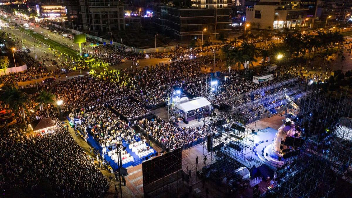 Larue Countdown 2023 crowd and main stage from the air